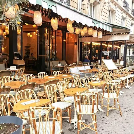 Cocooning Near The Eiffel Tower